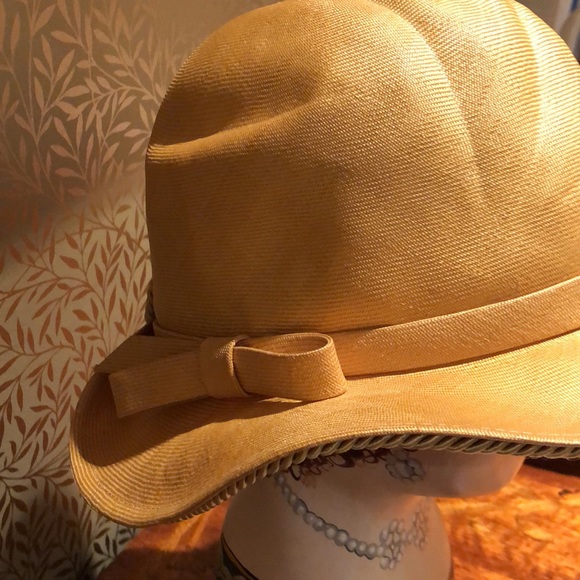 Vintage fine straw Aldolfo Realites gold hat - Picture 2 of 9